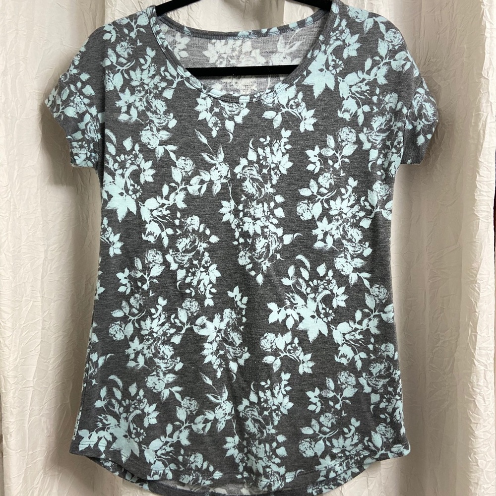 Cute top - tshirt feel